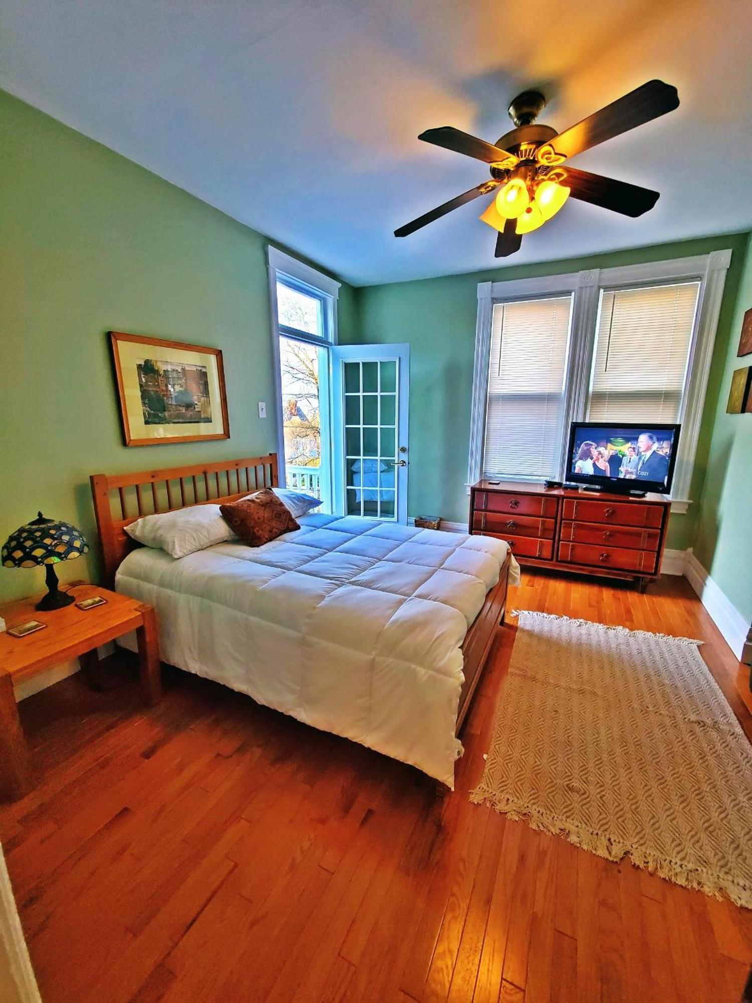 Point Breeze Bed & Breakfast *